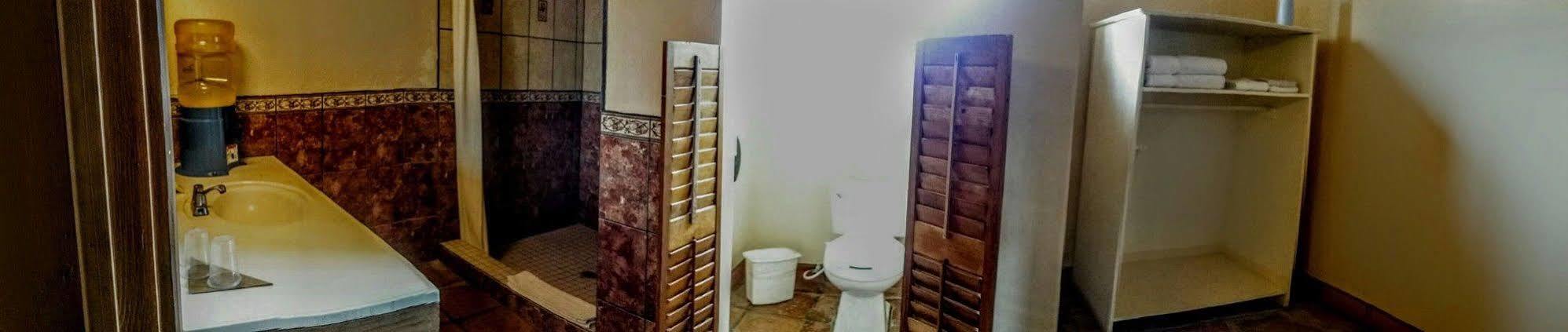 Old Mill Hotel San Quintin エクステリア 写真